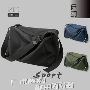 男士单肩包简约轻便防泼水学生运动休闲包大容量女健身旅行斜挎包