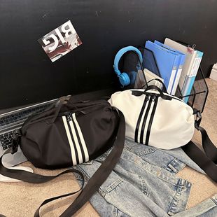 新款大容量运动包男女时尚单肩包情侣秋季休闲百搭短途旅行斜挎包