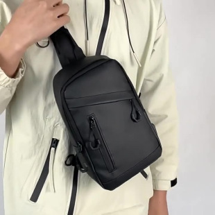2025新款胸包男士通勤旅行胸包百搭时尚简约单肩包休闲多功能背包
