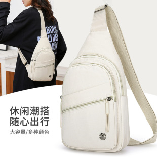时尚逛街斜挎背包简约女士胸包轻便防泼水尼龙布包潮流出行单肩包